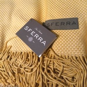 SFERRA- FINE LINENS. BRISTOL FRINGED THROW blanket. size: 51 x 71 color: Honey